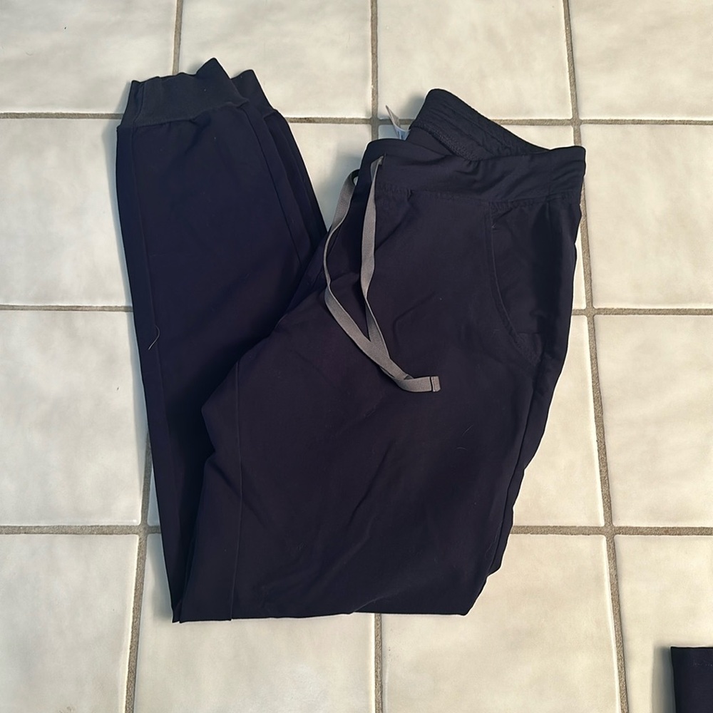 Navy blue figs joggers